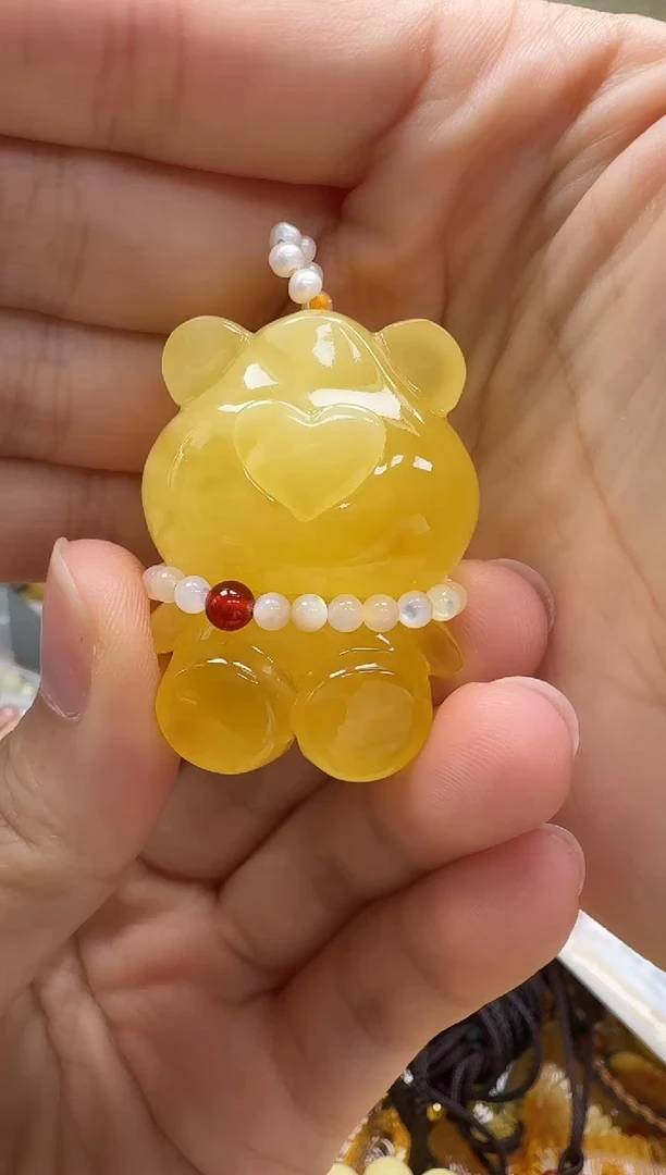 未镶嵌琥珀裸石如图