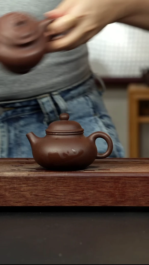 紫砂茶壶老紫泥容天