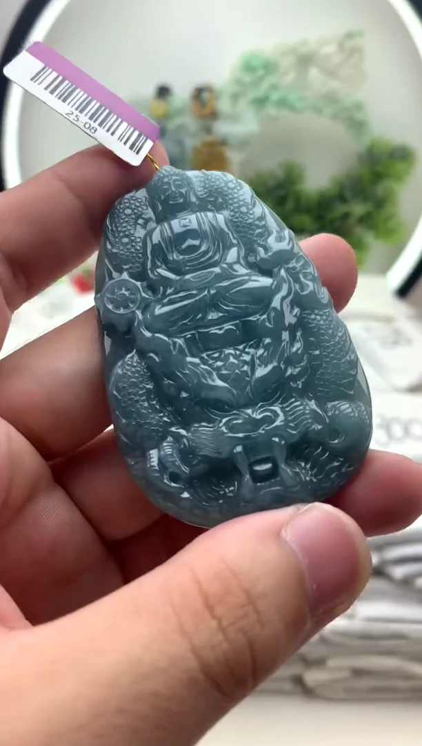 颈饰未镶嵌翡翠大日如来