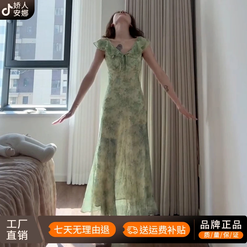 法式小个子飞袖绿色碎花连衣裙子女夏季2025新款收腰显瘦气质长裙