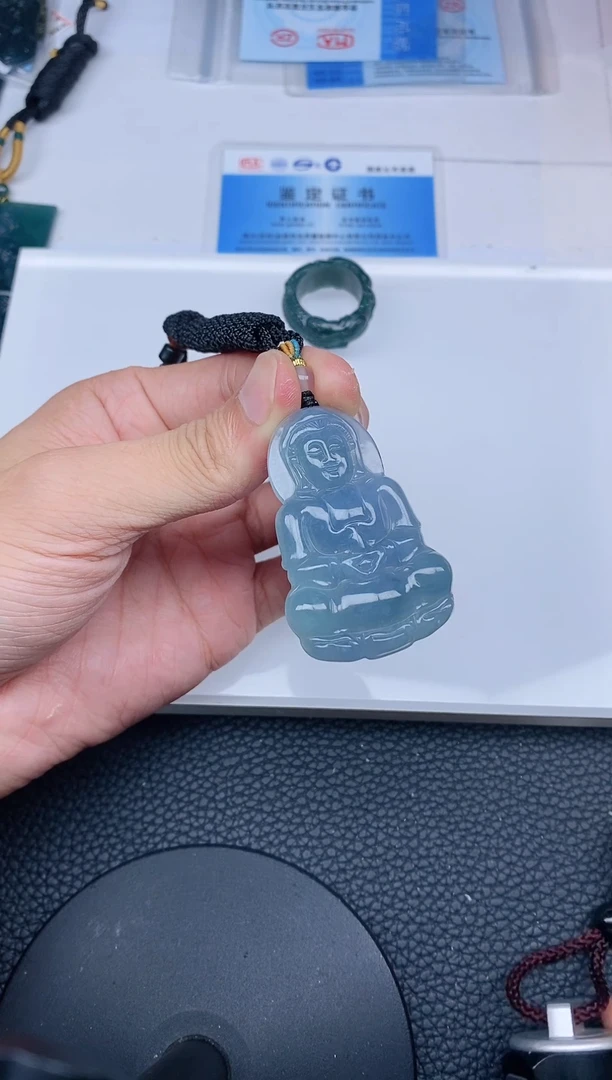 颈饰未镶嵌翡翠
