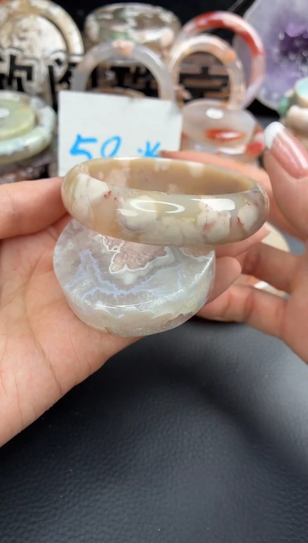 未镶嵌手镯（圆镯）石英质玉56
