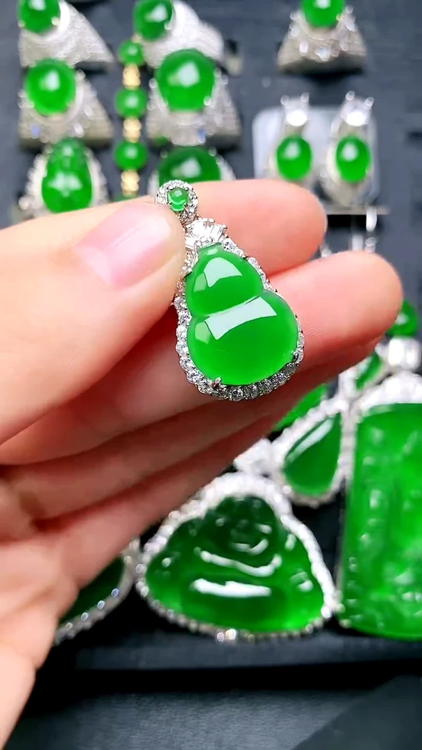 【闪购商品】翡翠吊坠(赠链)未镶嵌吊坠