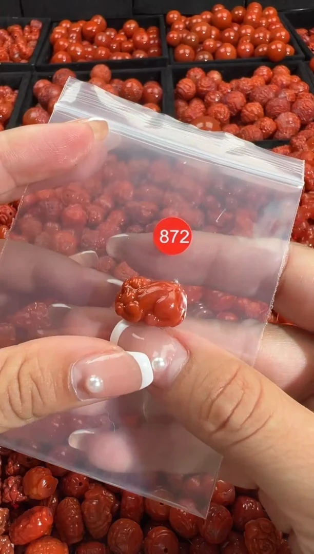 颈饰未镶嵌南红玛瑙1
