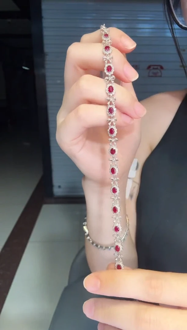 18K金镶嵌手链红宝石鸽子蛋1