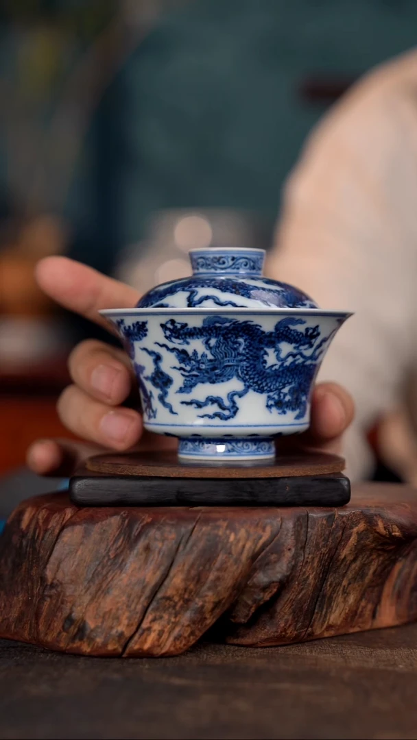 且斋慕明祥云苍龙纹盖碗