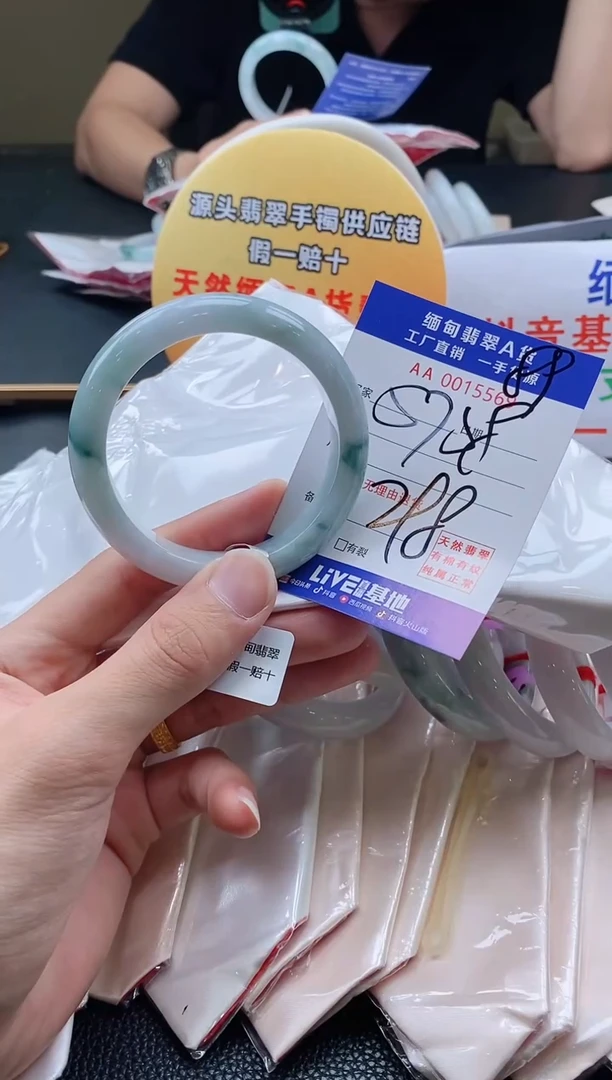 翡翠手镯未镶嵌89