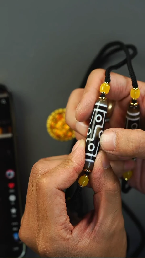 未镶嵌颈饰玛瑙/玉髓（覆膜）02九眼