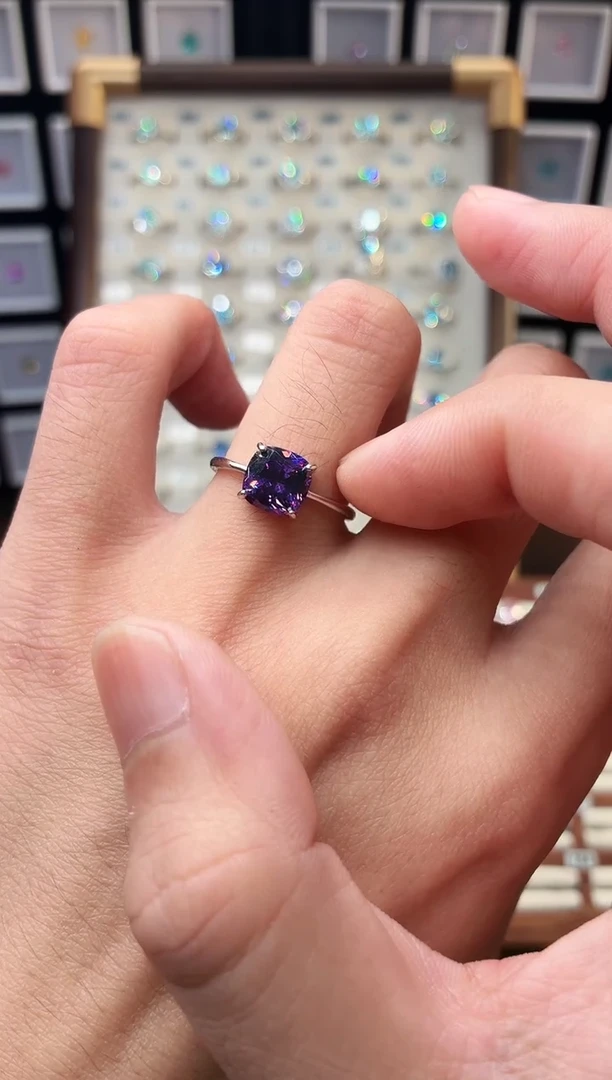 银S925镶嵌戒指尖晶石1888