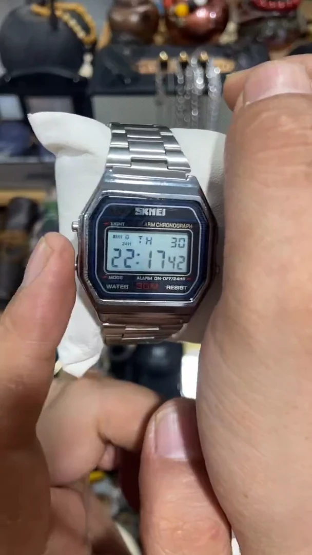 瓷片闪购商品  如图所示