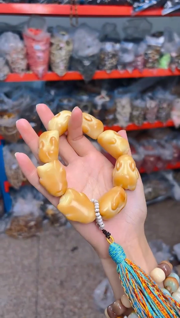 吊坠菩提根/象牙果黄色趴趴兔小手持