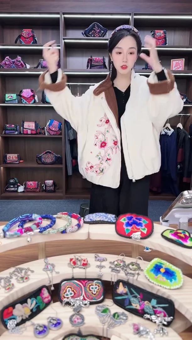 织绣A32蒙阿苏苗绣传承店