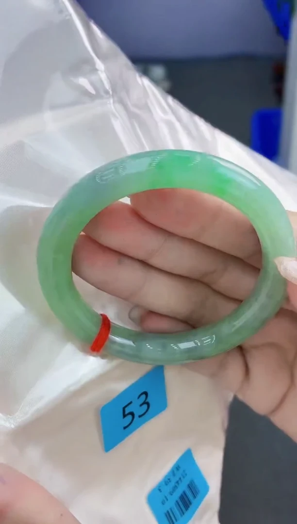 翡翠手镯未镶嵌翡翠手镯