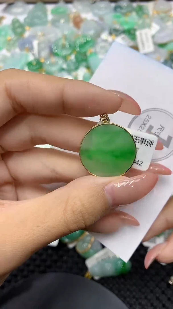 颈饰18K金镶嵌翡翠1111111