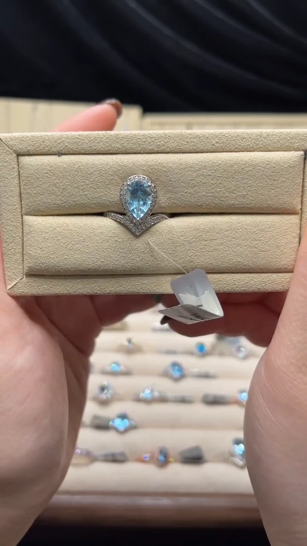 银S925镶嵌戒指托帕石5克拉水滴主石