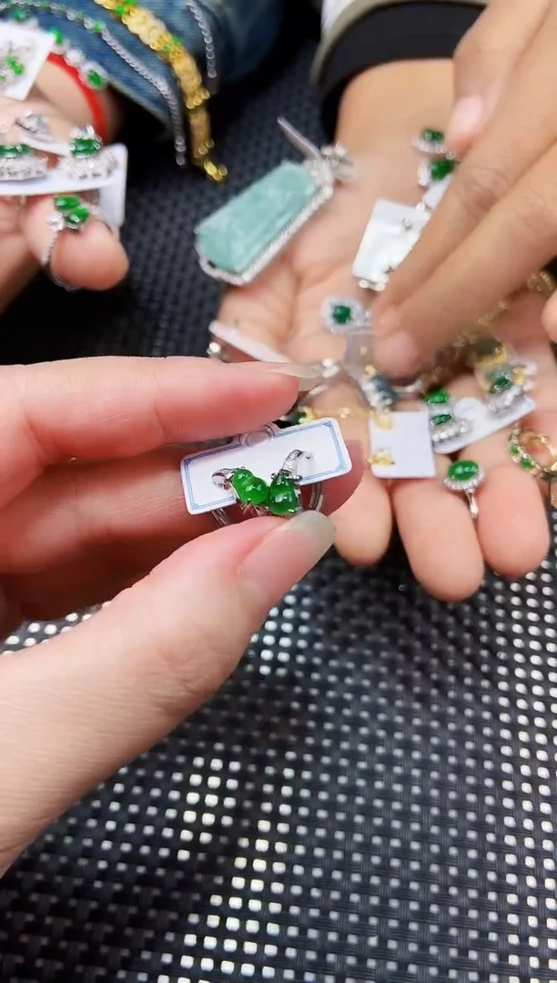【闪购商品】翡翠耳饰未镶嵌111111111