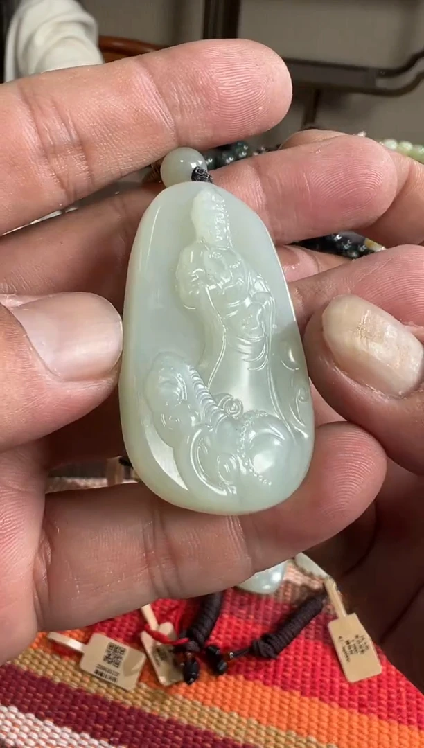 吊坠(赠链)未镶嵌和田玉且末近矿青白玉普贤观音吊坠