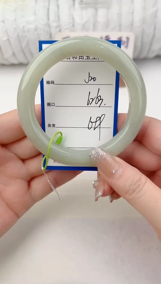 未镶嵌手镯和田玉20颜色微差无瑕疵