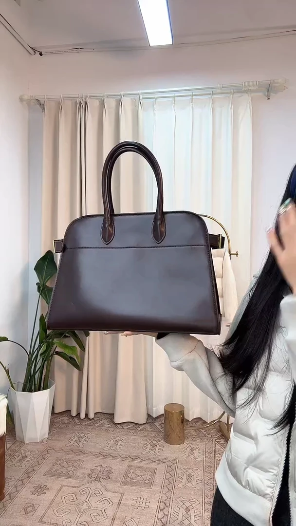 女士时尚搭配衣服