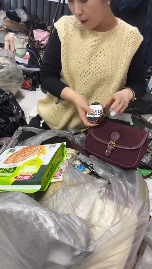 PVC点点小红心 关注主播黑皮气垫