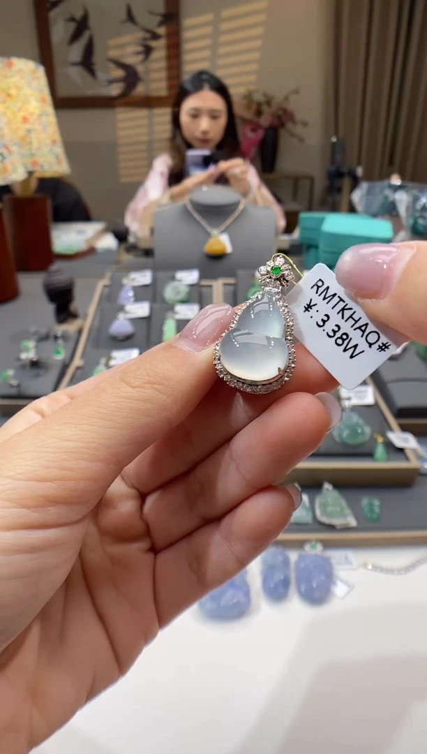 【闪购商品】翡翠颈饰18K金镶嵌葫芦