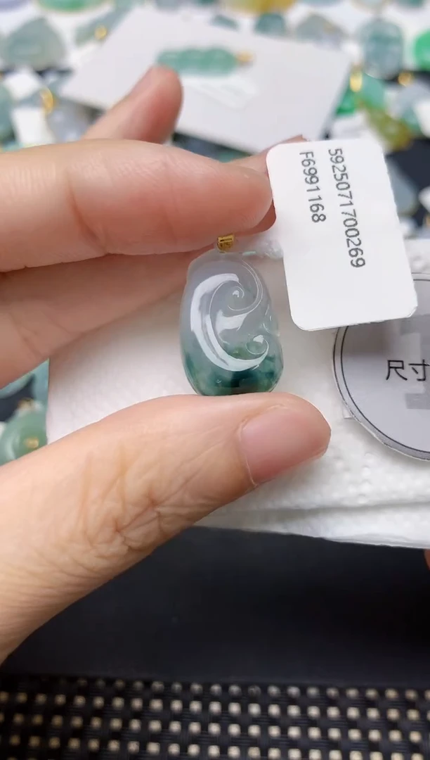 翡翠18K金镶嵌颈饰天然缅甸A货翡翠