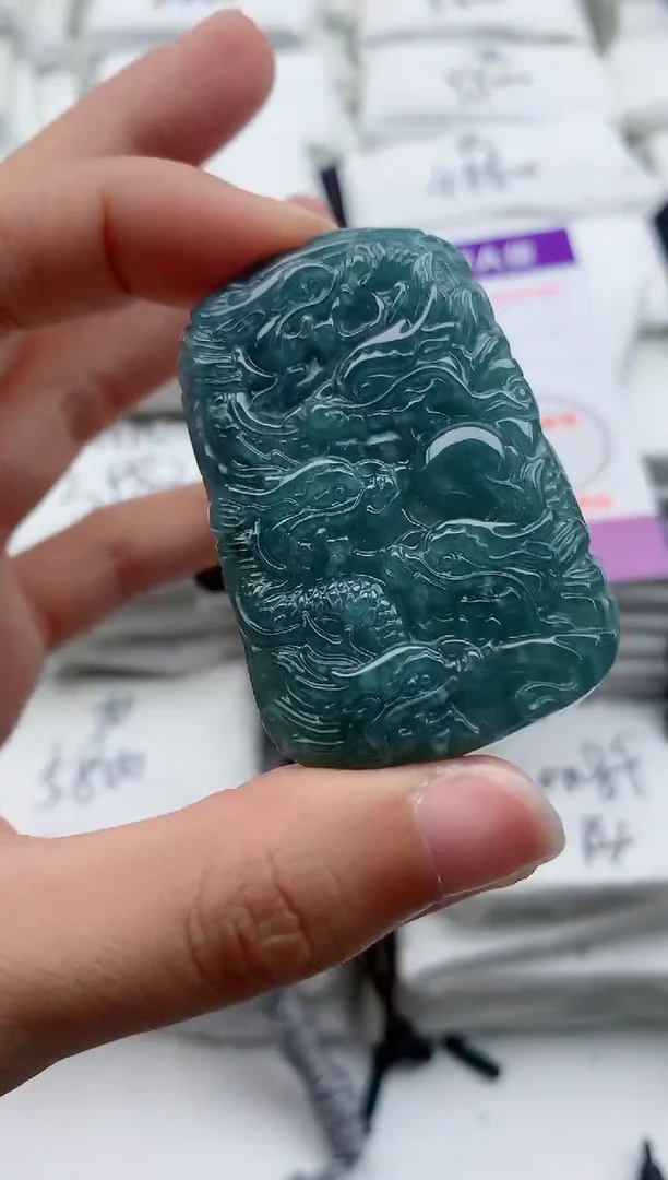 翡翠未镶嵌颈饰·