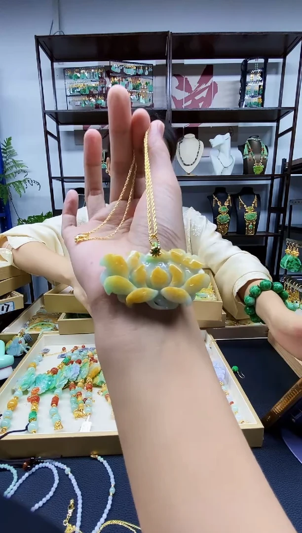 翡翠未镶嵌颈饰翡翠吊坠