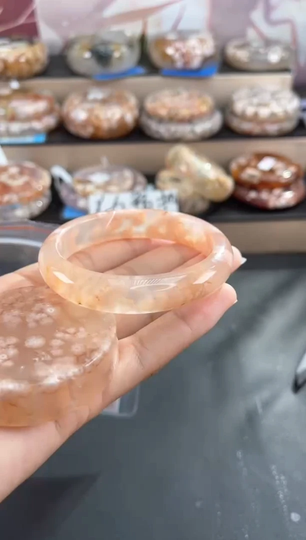 未镶嵌手镯石英质玉54