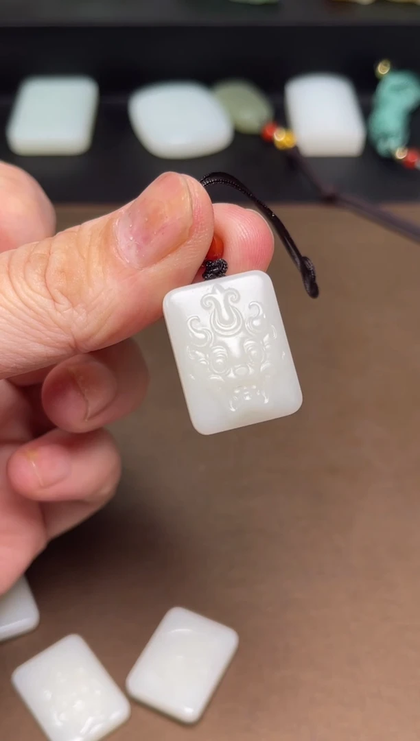 颈饰未镶嵌和田玉3