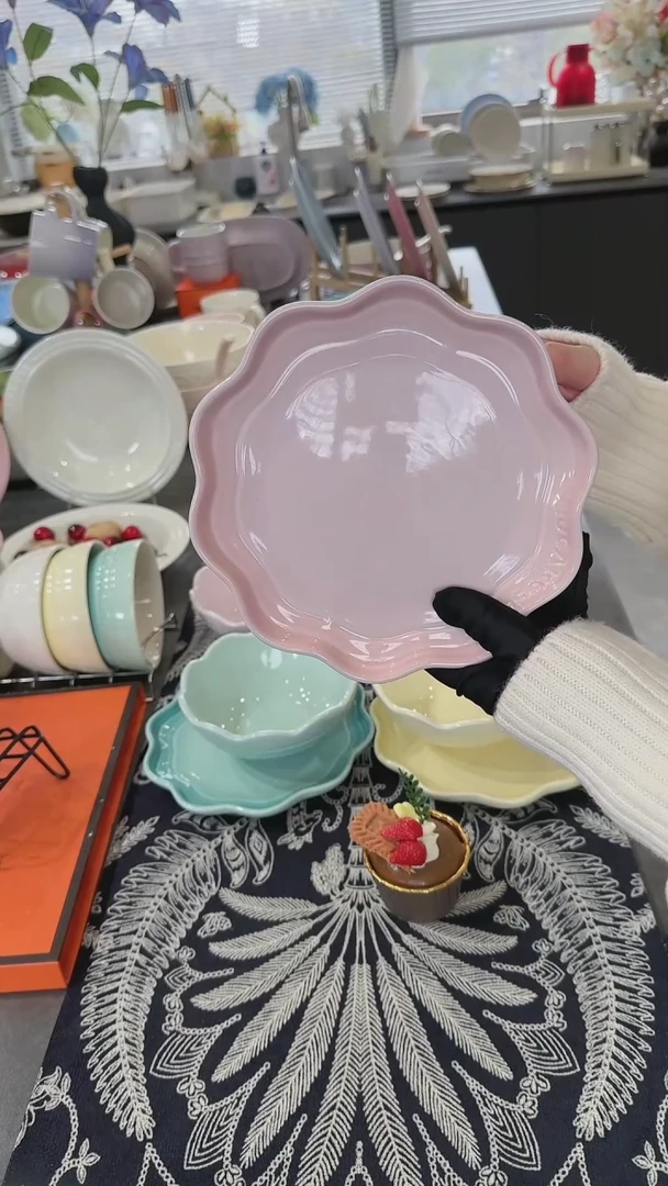 【闪购商品】瓷炻彩花边盘18cm-樱花粉