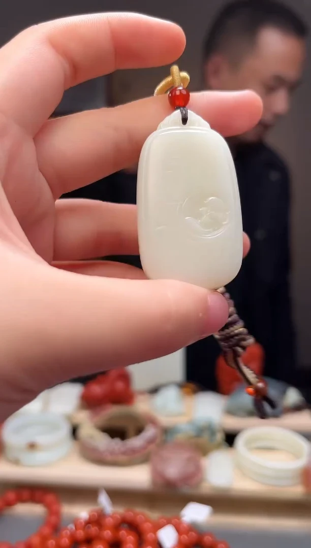 颈饰未镶嵌和田玉吊坠1