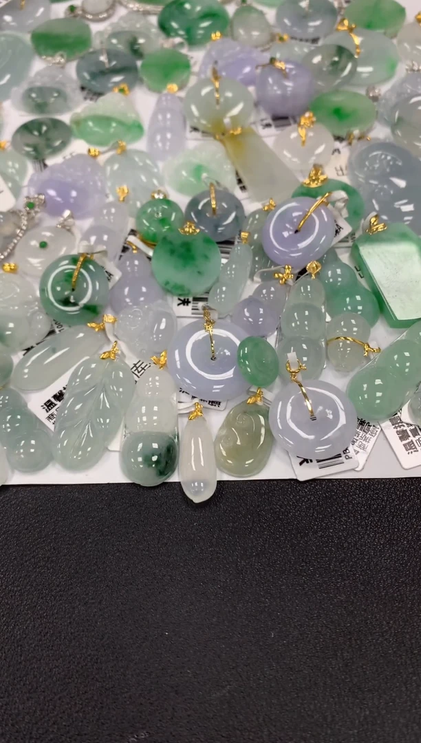 颈饰18K金镶嵌翡翠a货假一赔三支持复检百元上9元证书费自理