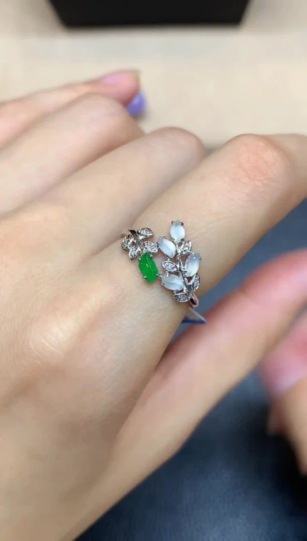 18K金镶嵌戒指翡翠随形【无服务费