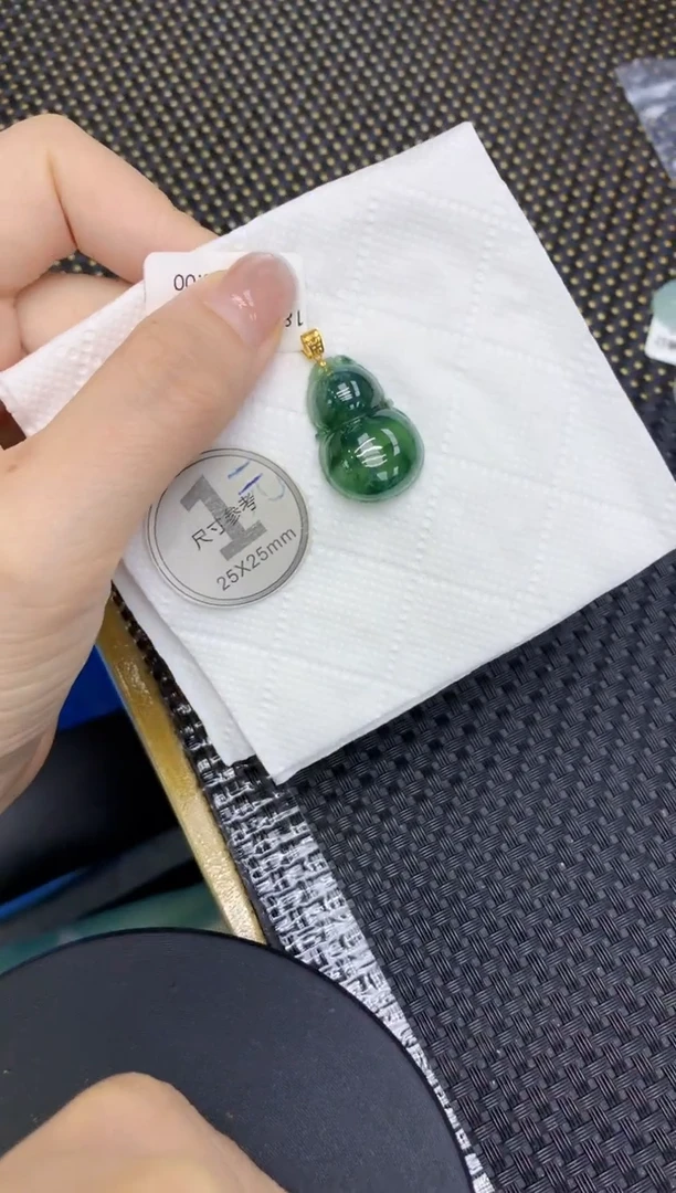 颈饰18K金镶嵌翡翠111111