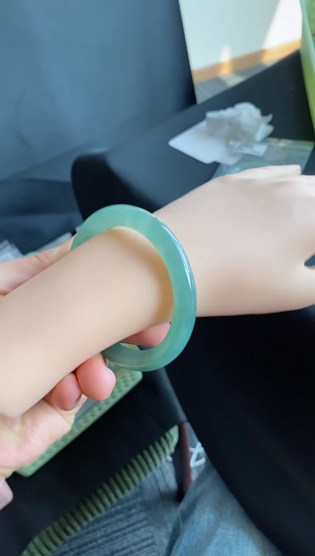 【闪购商品】翡翠手镯未镶嵌42号55.7*8.9*8.9圆条