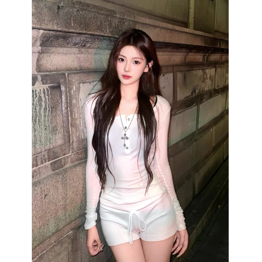 美式V领设计感辣妹小众长袖T恤女早秋薄款白色正肩修身显瘦女上衣