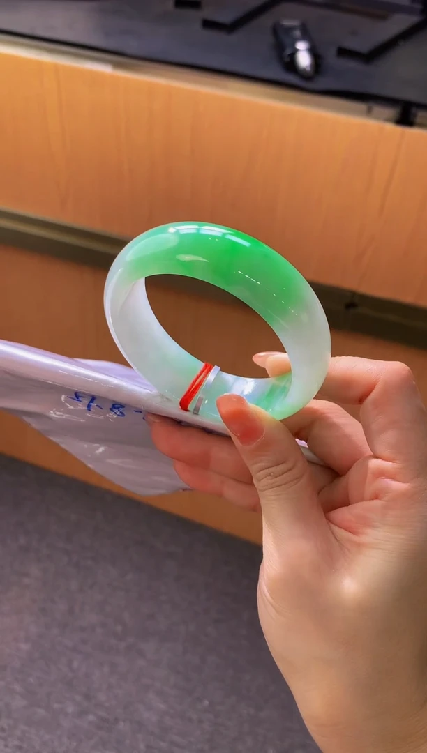 未镶嵌手镯翡翠- C208圈口 57.8全款70万 定金2万