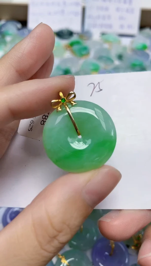 翡翠18K金镶嵌颈饰天然缅甸翡翠A货