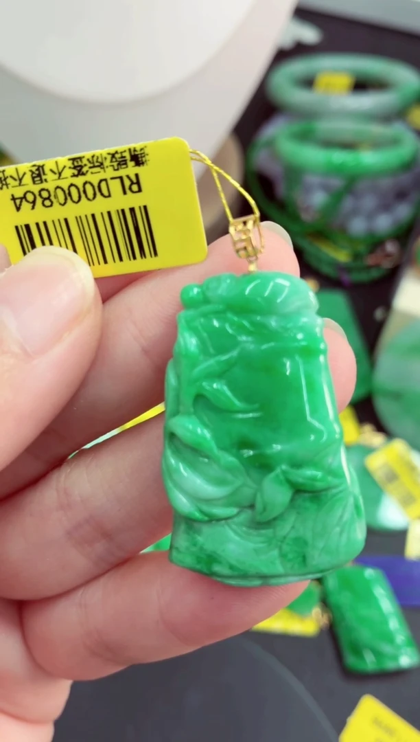 吊坠(不含链)18K金镶嵌翡翠挂件