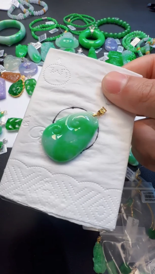 【闪购商品】定制翡翠18K金镶嵌1580元