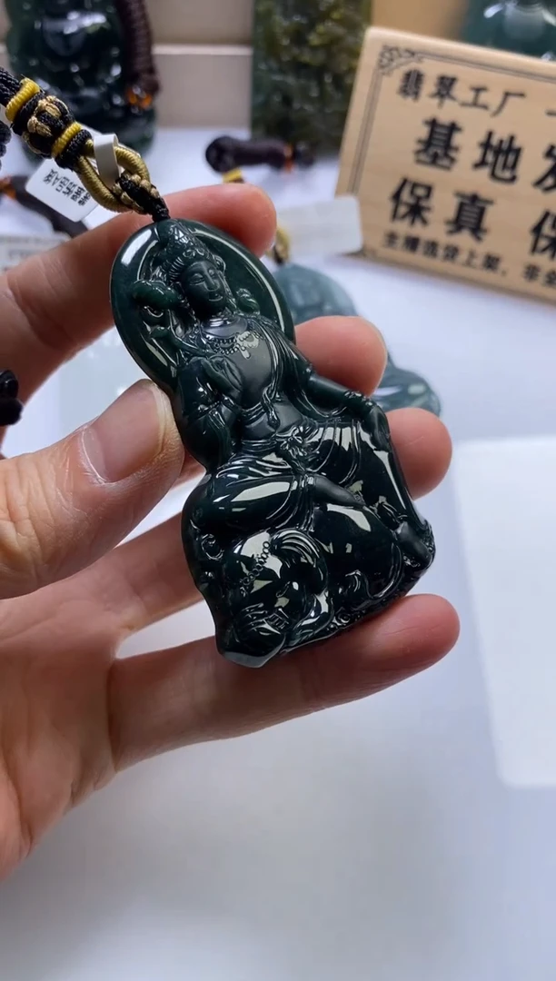 颈饰未镶嵌翡翠