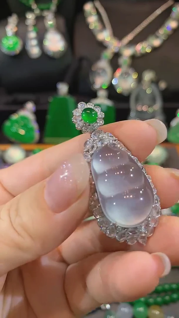 翡翠18K金镶嵌吊坠(不含链)吊坠