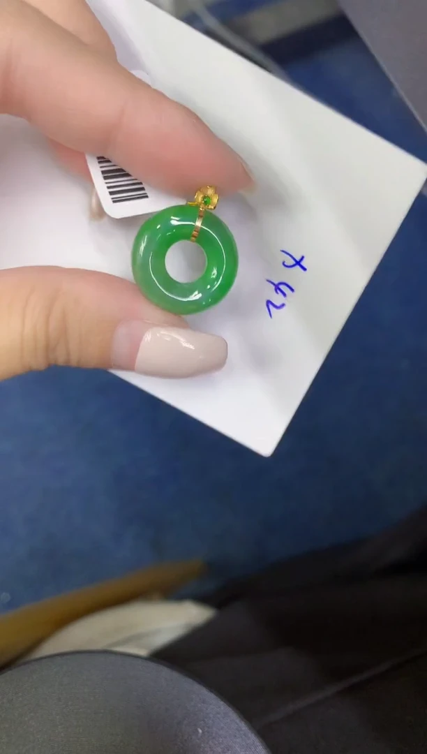 颈饰18K金镶嵌翡翠缅甸天然翡翠A货