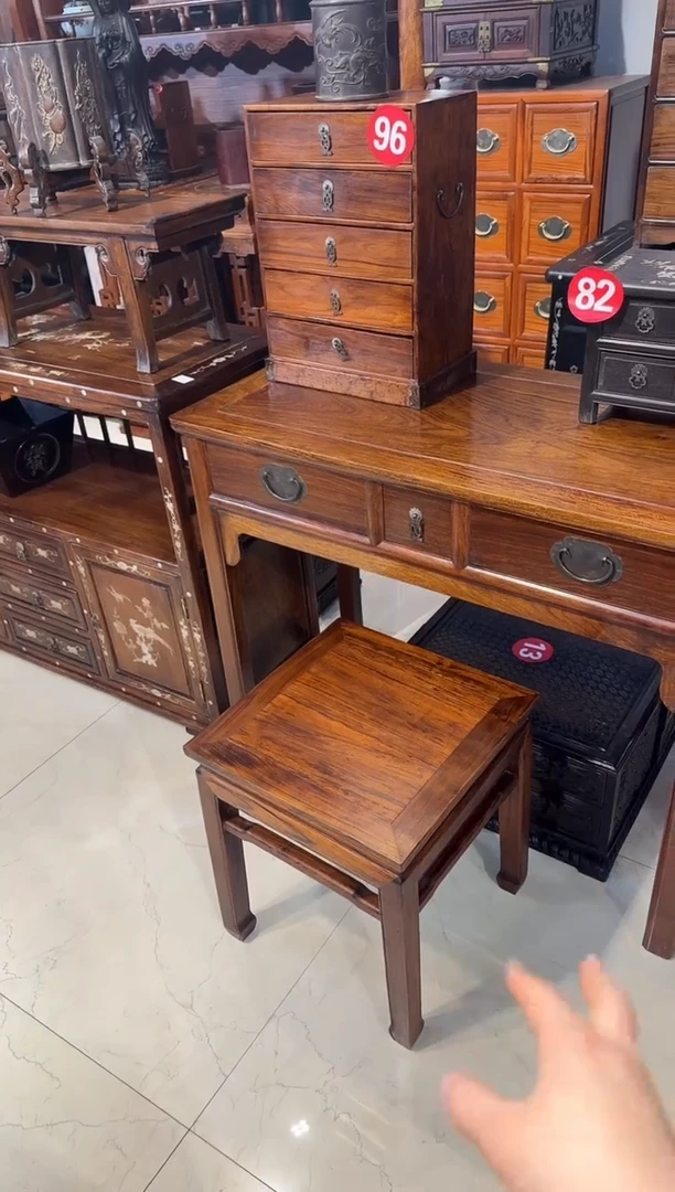 【闪购商品】木木艺缅花三抽屉书桌 黄花梨花纹方凳4500