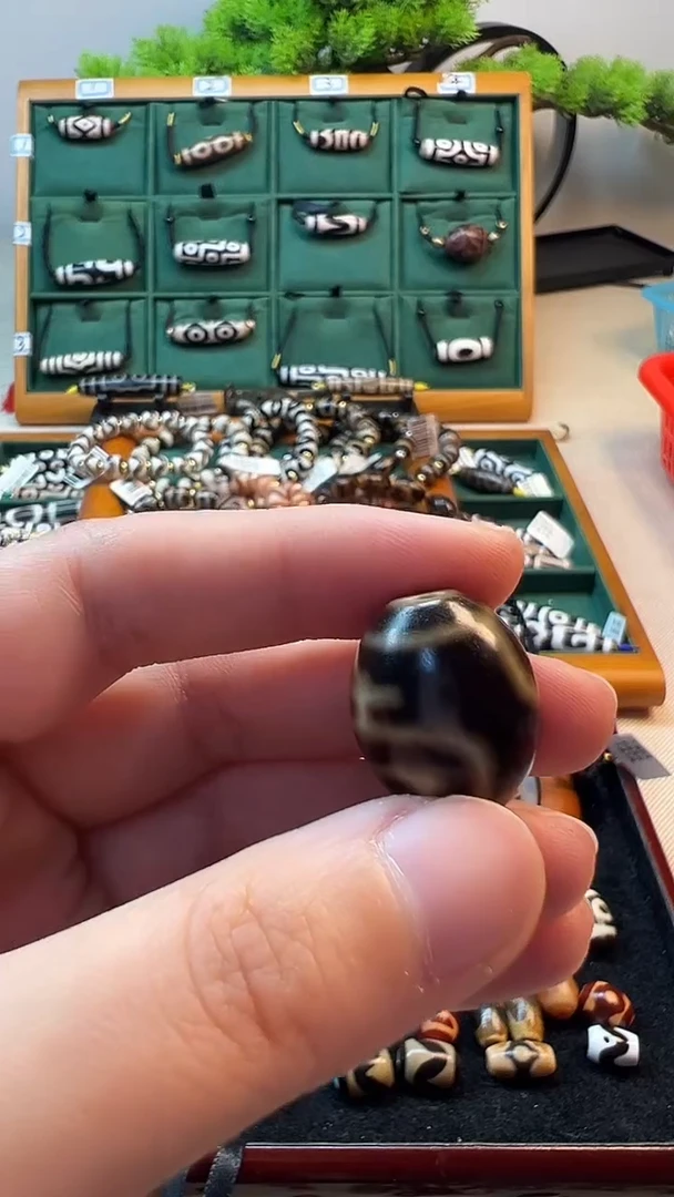 玛瑙/玉髓（覆膜）颈饰未镶嵌11微瑕