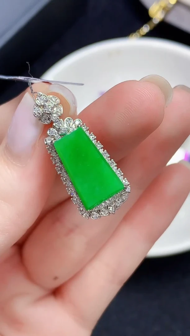 吊坠(不含链)18K金镶嵌翡翠YS