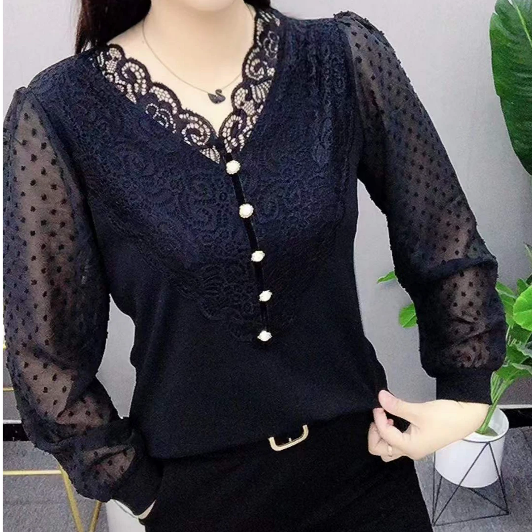 101-W春季新款蕾丝打底衫宽松遮肉拼接v领时尚小衫