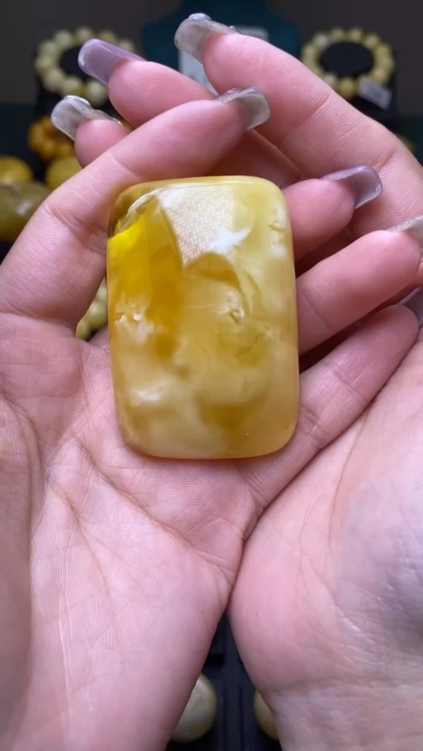【闪购商品】琥珀裸石未镶嵌葵. 91