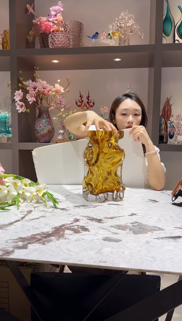 设计师款琥珀色花瓶